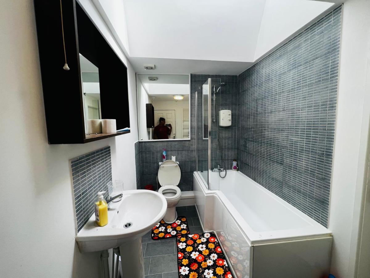 Liberty Inn Room With Sharing Toilet And Kitchen Liverpool Eksteriør billede