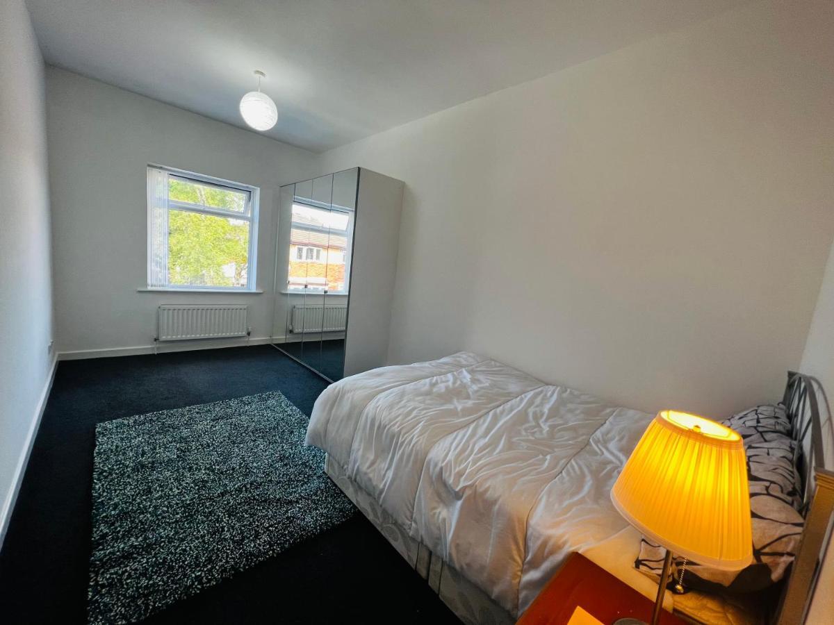 Liberty Inn Room With Sharing Toilet And Kitchen Liverpool Eksteriør billede