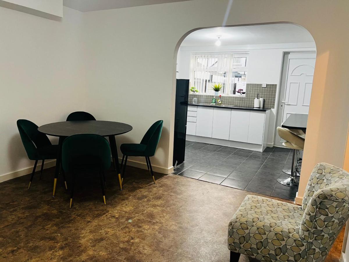 Liberty Inn Room With Sharing Toilet And Kitchen Liverpool Eksteriør billede